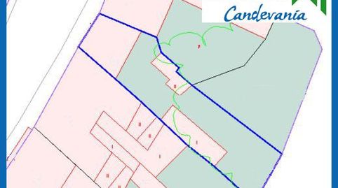 Se vende parcela urbana de 375 m² y con fachadas de 7 y 10 metros. 
Está ubicada entre la Avenida Pirineos y el paseo del parque