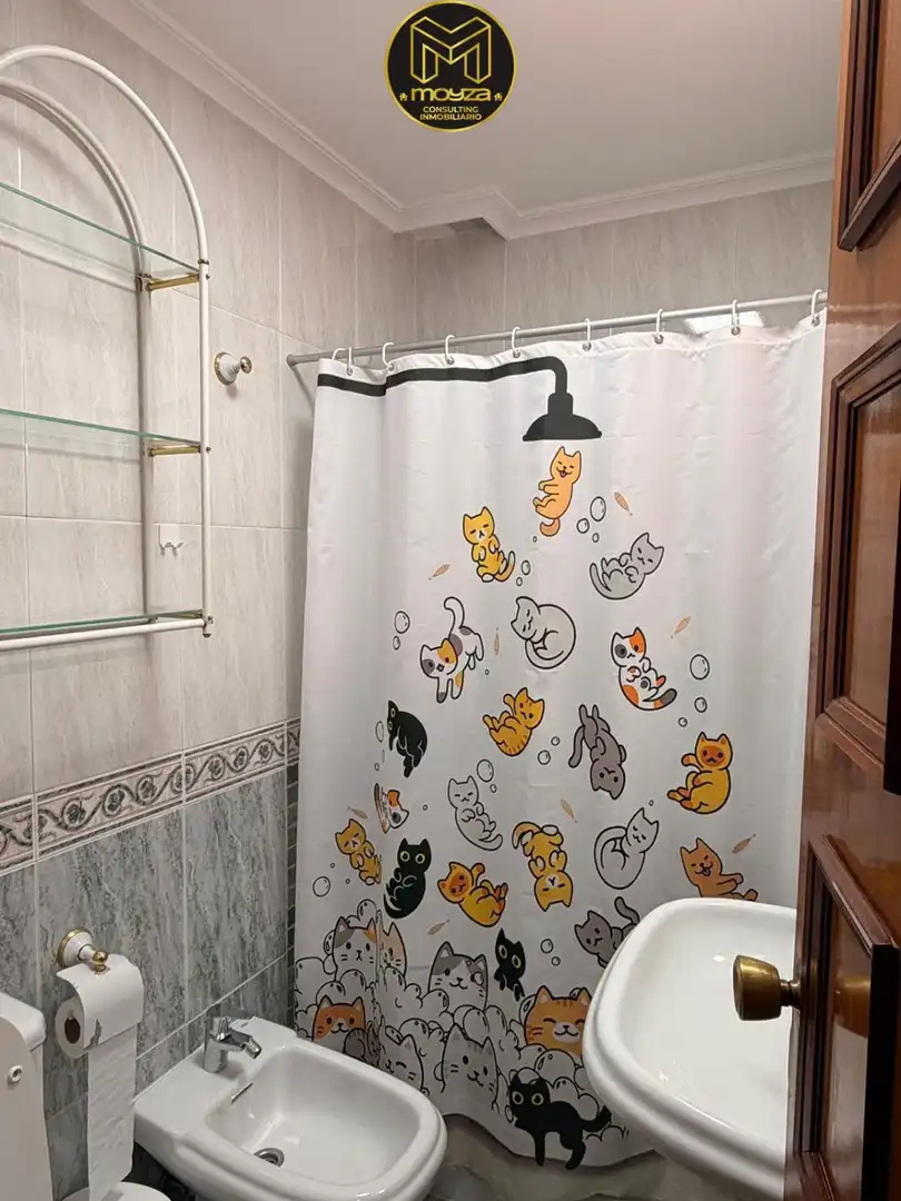Baño de Piso de alquiler en Jaén con Aire acondicionado, Terraza y Balcón