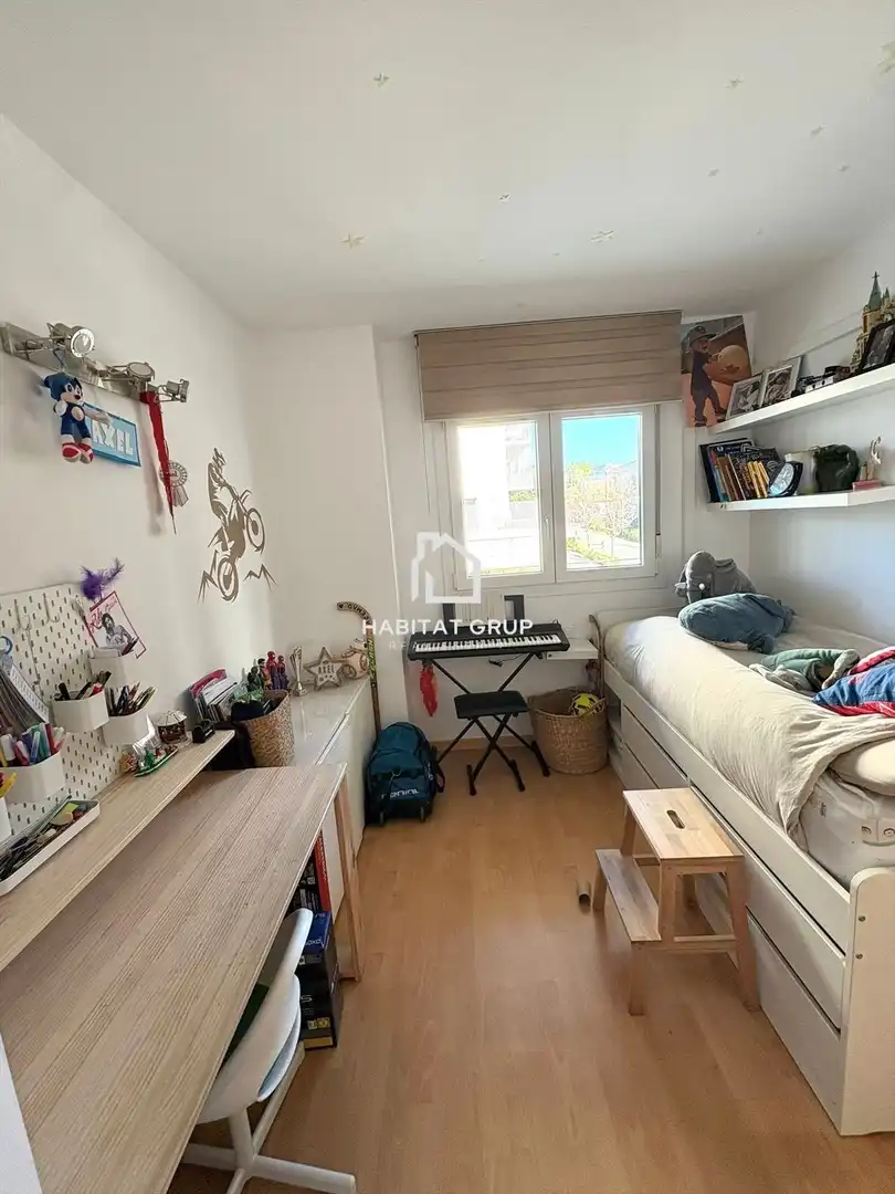 Habitación de Piso en venta en Sant Just Desvern con Calefacción, Terraza y Piscina comunitaria