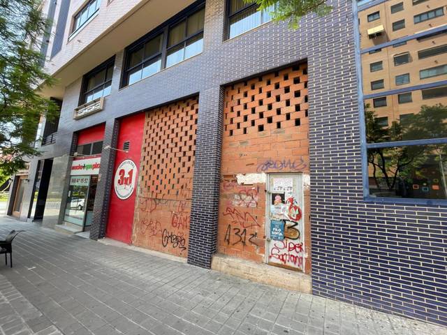 Local comercial en Venta en Calle Bellea del Foc en Garbinet - Parque de las Avenidas