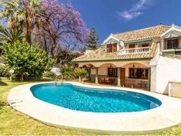 Casa con piscina en venta en Marbella Centro