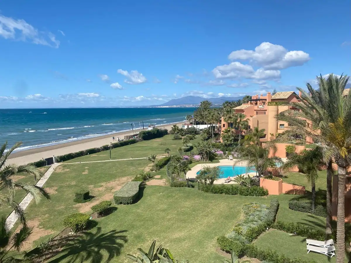 Vista exterior de Ático en venta en Marbella con Aire acondicionado, Terraza y Sauna