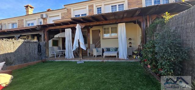 Casa-chalet en Venta en Sector S