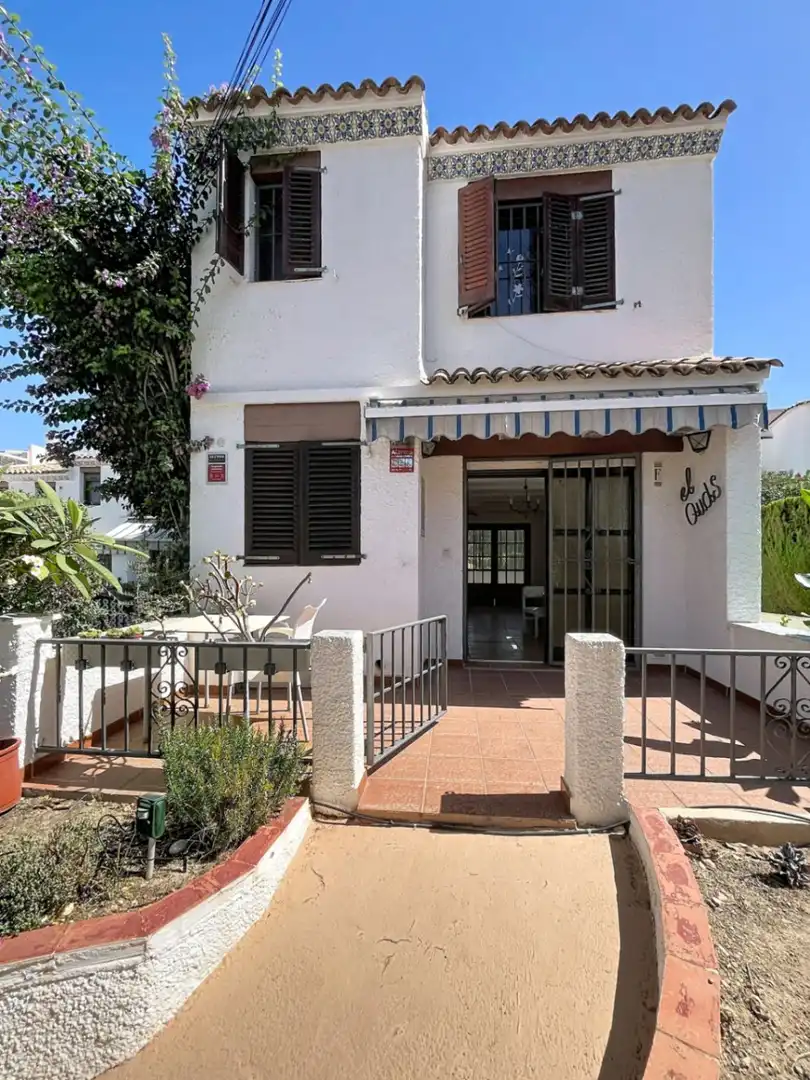 Vista exterior de Casa o chalet en venta en L'Alfàs del Pi con Aire acondicionado, Jardín privado y Terraza