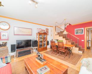 Living room of Duplex for sale in Villanueva del Pardillo  with Air Conditioner, Parquet flooring and Terrace