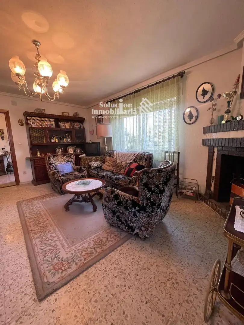 Sala de estar de Casa o chalet en venta en Doñinos de Salamanca con Calefacción y Amueblado