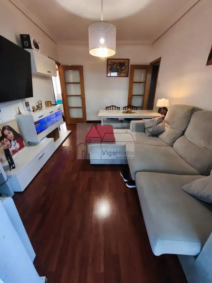 Sala de estar de Piso en venta en Vigo  con Calefacción, Terraza y Trastero