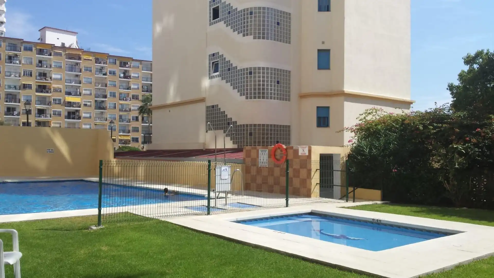 Piscina de Estudi de lloguer en Fuengirola amb Moblat i Piscina comunitària
