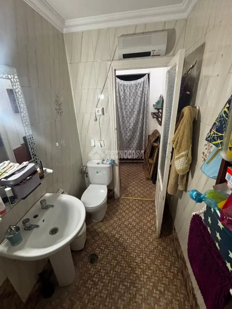Casa aparellada amb terrassa en venda a Los Palacios y Villafranca, imagen 24
