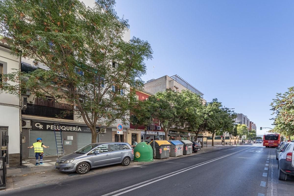 Exterior view of Flat for sale in  Granada Capital  with Terrace and Balcony