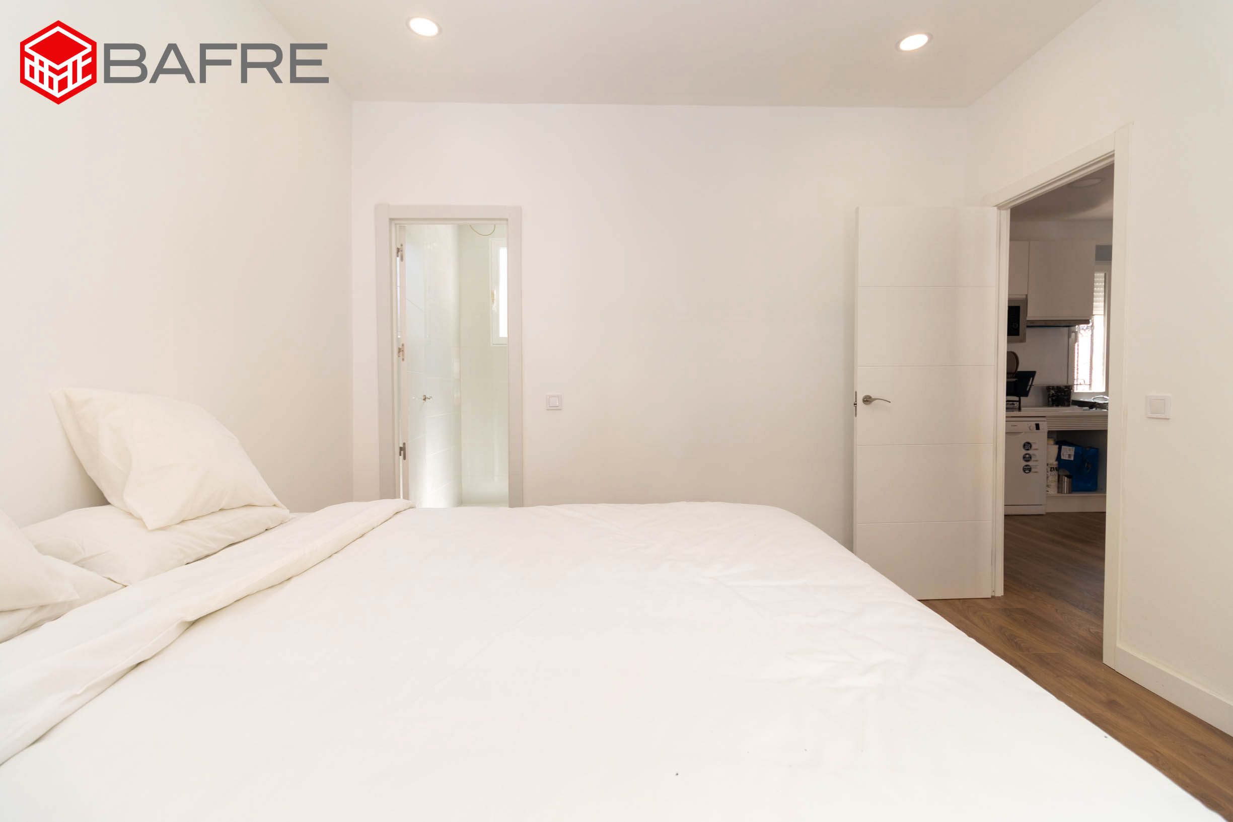 Bedroom of Flat for sale in  Madrid Capital  with Air Conditioner and Balcony