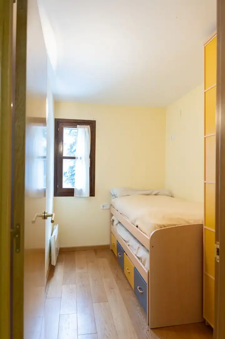 Dormitori de Apartament en venda en Espot amb Calefacció, Jardí privat i Parquet