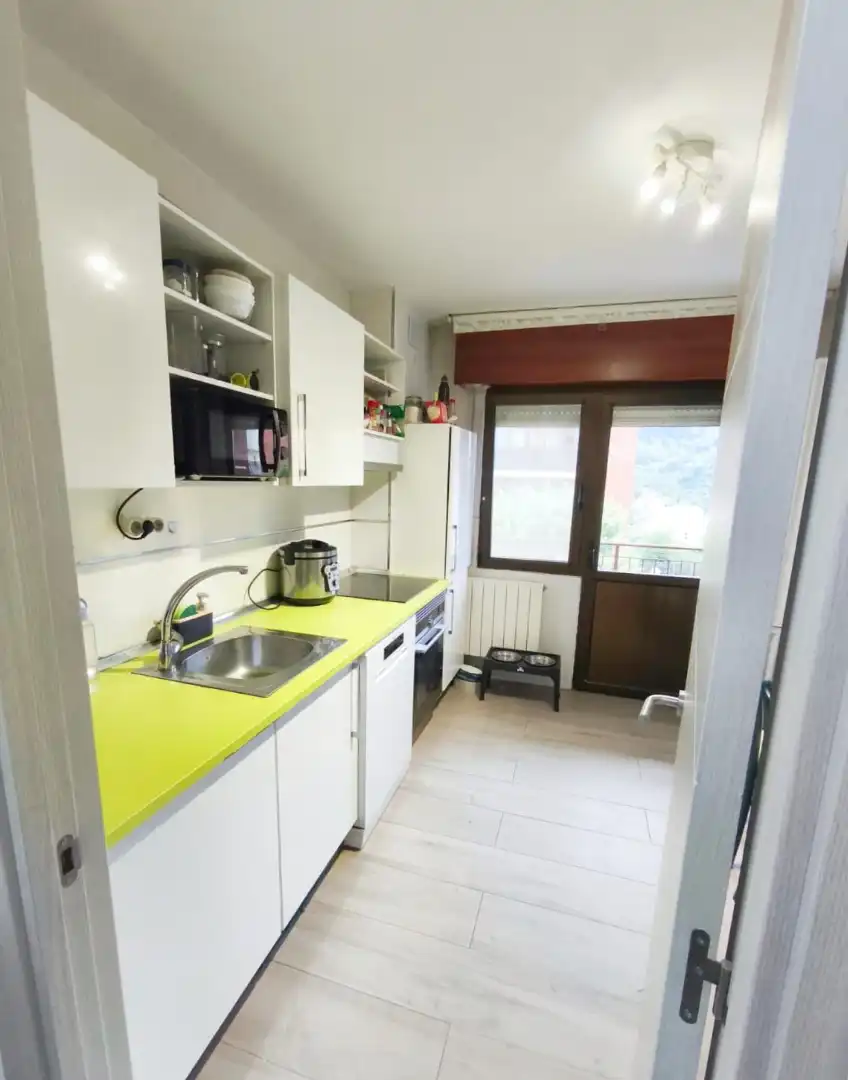 Cocina de Piso en venta en Valle de Trápaga-Trapagaran con Calefacción, Amueblado y Balcón
