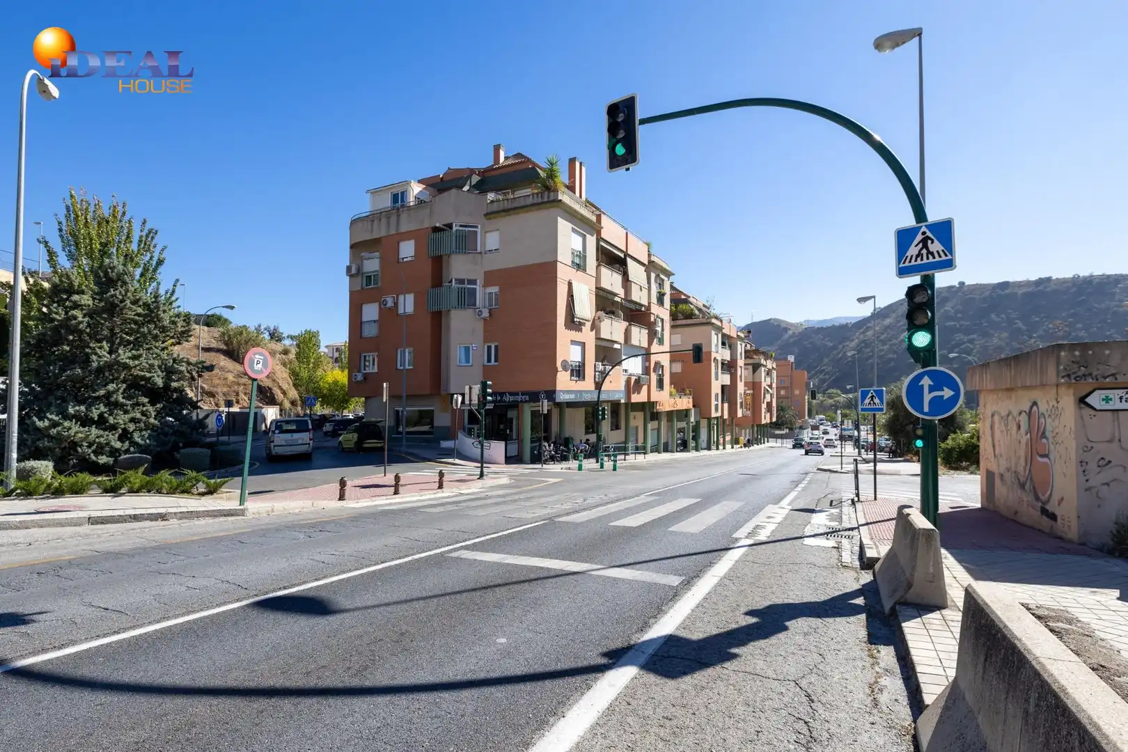 Vista exterior de Piso en venta en Granada con Aire acondicionado, Calefacción y Terraza