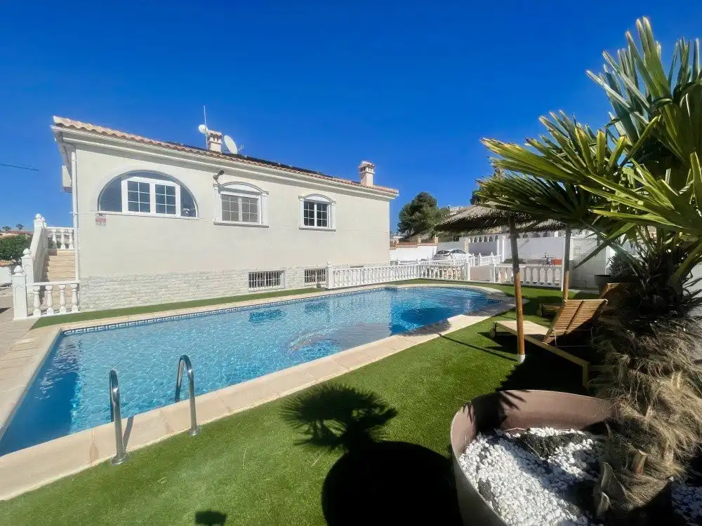 Casa amb piscina en venda a N/A