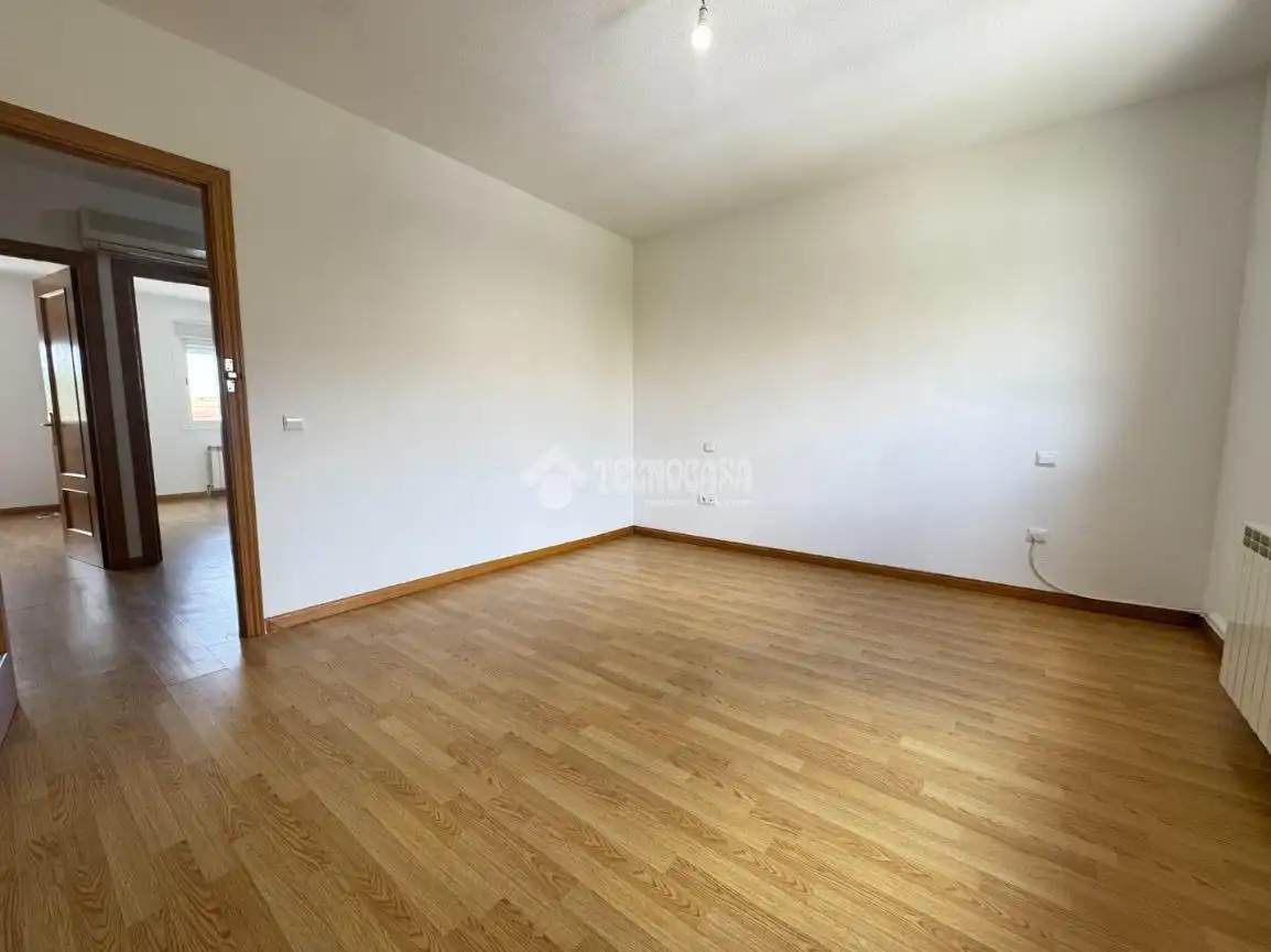 Bedroom of Flat for sale in Ontígola  with Air Conditioner and Heating