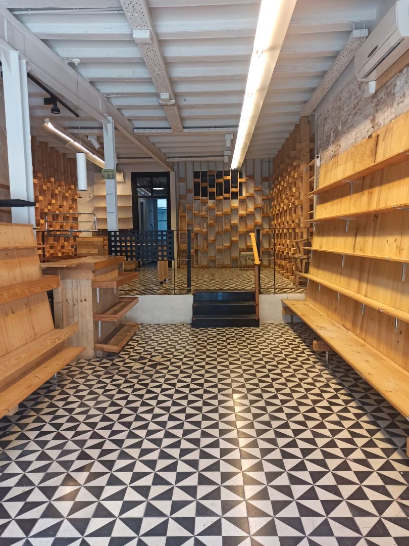 Premises for rent in  Barcelona Capital  with Air Conditioner, Furnished and Alarm