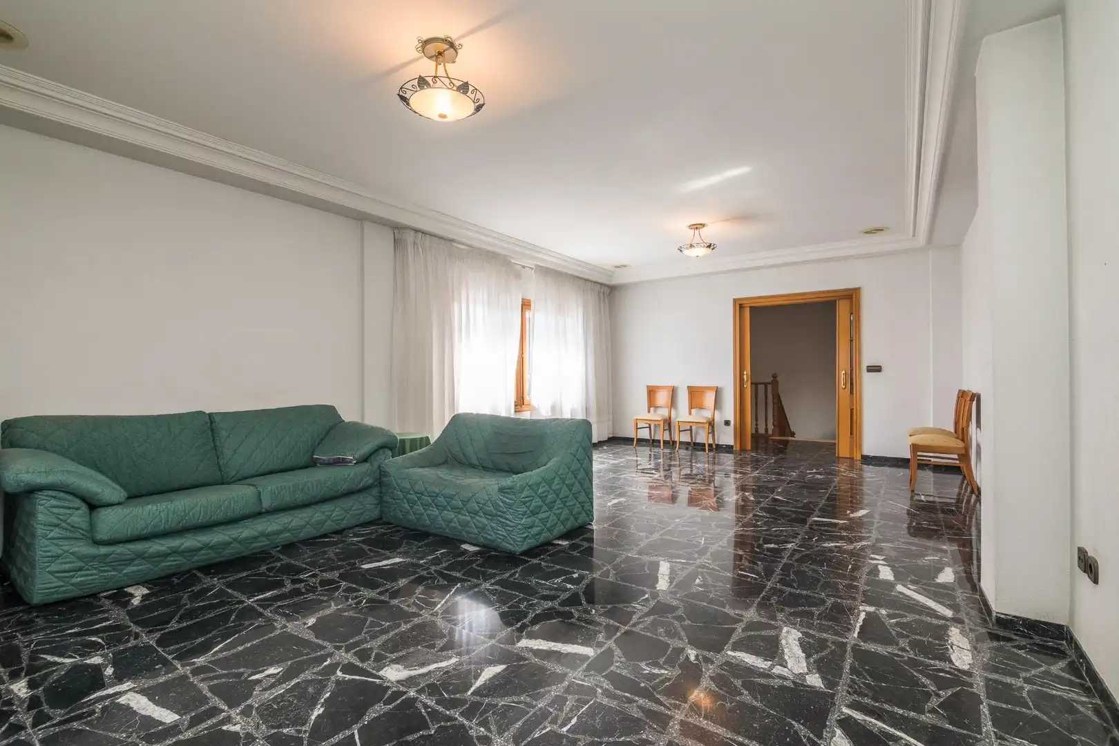 Sala d'estar de Casa o xalet en venda en Elche / Elx amb Jardí privat, Terrassa i Piscina