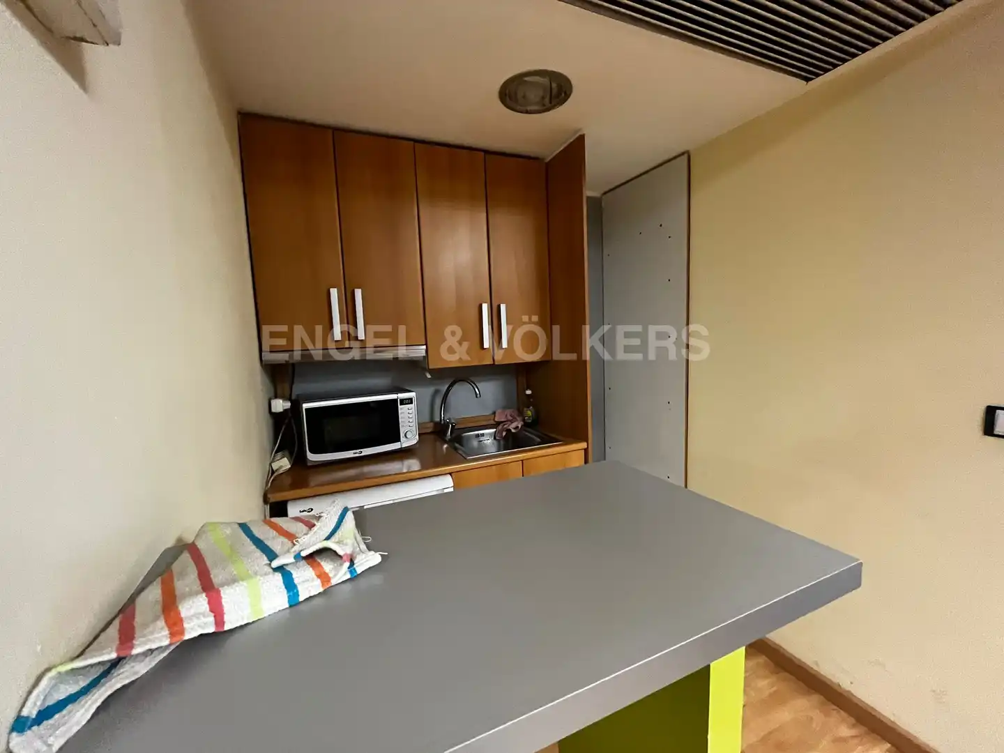 Cuina de Oficina en venda en Barcelona amb Aire condicionat i Moblat