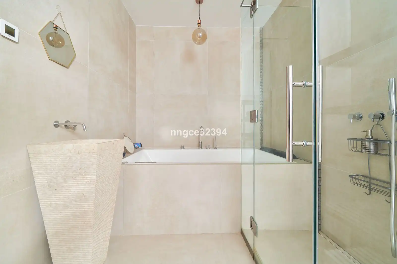 Bany de Apartament en venda en Marbella amb Aire condicionat, Terrassa i Moblat