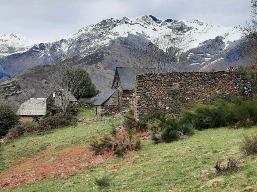 Außenansicht von Country house zum verkauf in Les