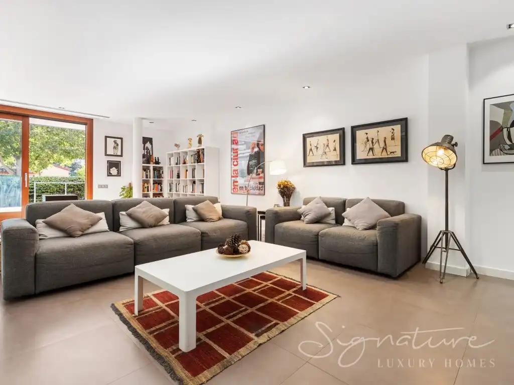 Sala de estar de Casa o chalet en venta en Sant Cugat del Vallès con Aire acondicionado, Jardín privado y Terraza