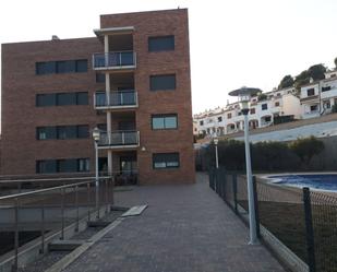 Vista exterior de Pis de lloguer en El Vendrell amb Aire condicionat, Terrassa i Piscina