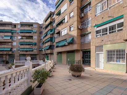 Vista exterior de Pis en venda en  Granada Capital amb Aire condicionat i Terrassa