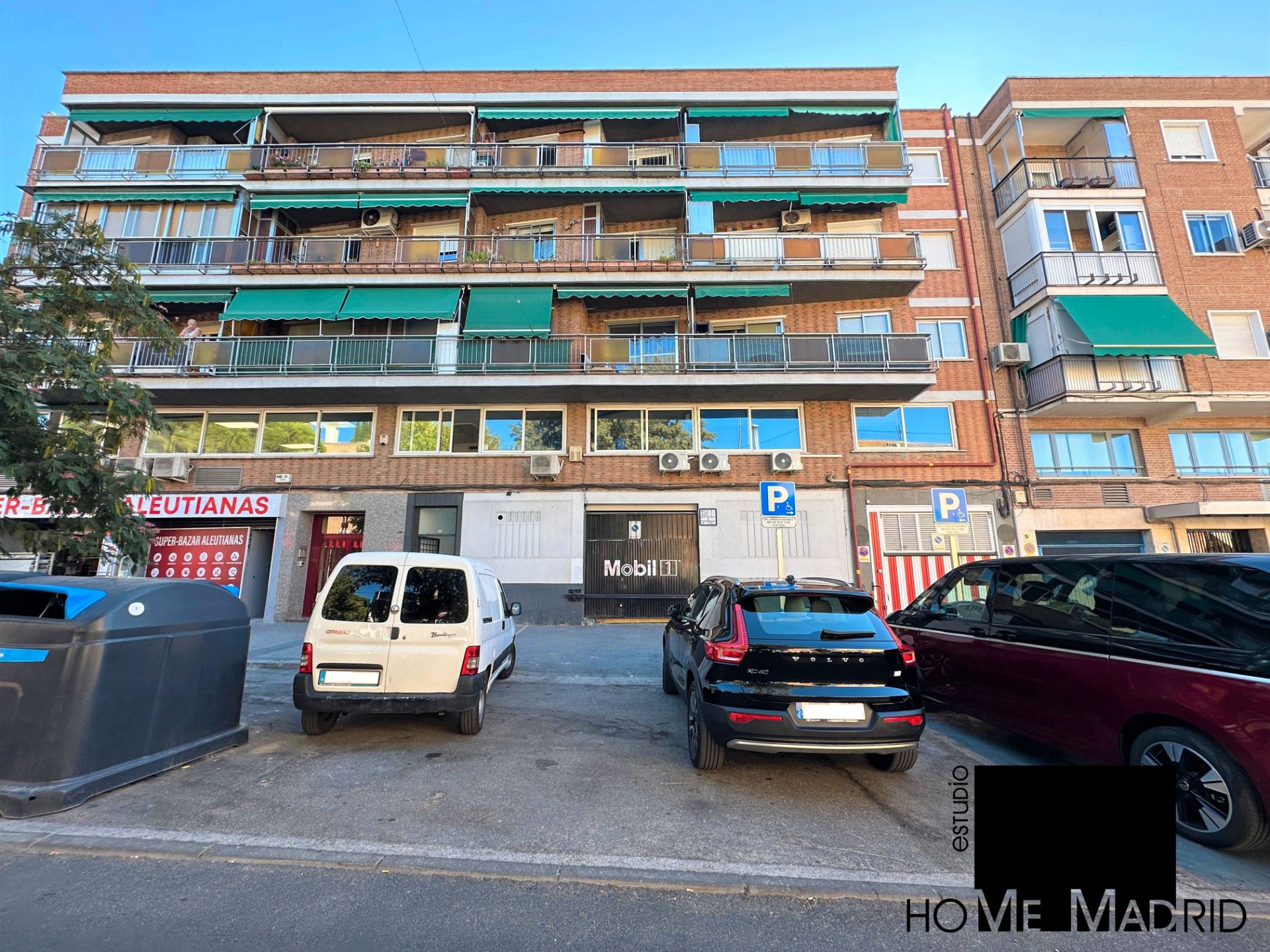 Exterior view of Premises for sale in  Madrid Capital