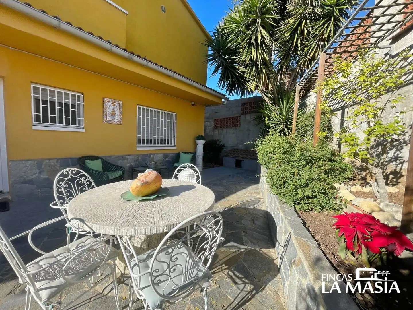Vista exterior de Casa o xalet en venda en Olivella amb Calefacció, Jardí privat i Terrassa