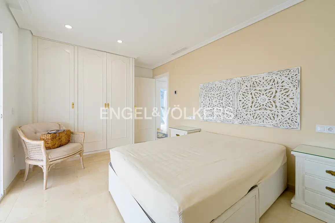 Schlafzimmer von Dachboden zum Verkauf in Benidorm mit Klimaanlage und Terrasse