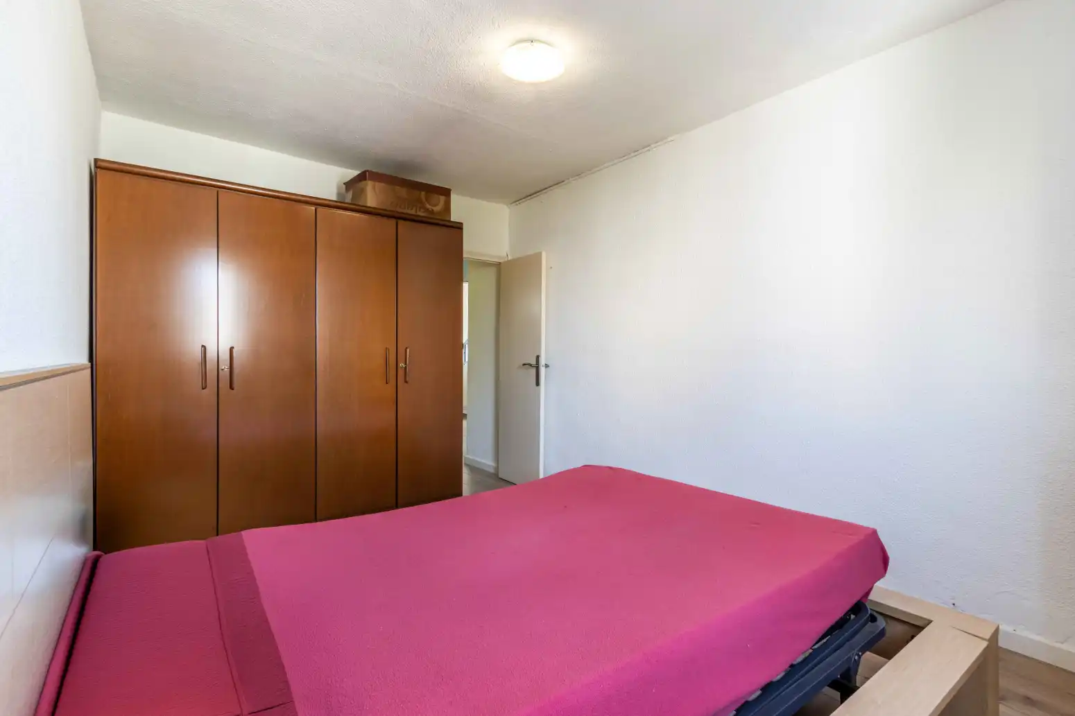 Dormitori de Pis en venda en Terrassa amb Parquet i Balcó