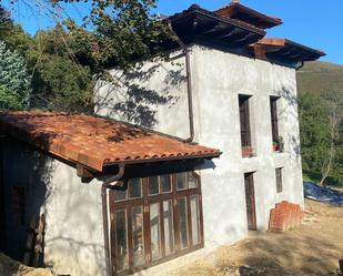 Außenansicht von Country house zum verkauf in Onís