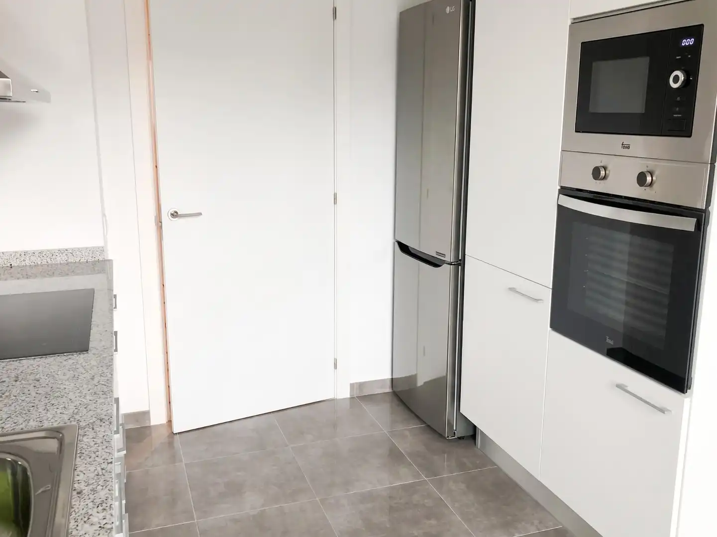 Cocina de Piso en venta en L'Hospitalet de Llobregat con Aire acondicionado, Calefacción y Jardín privado