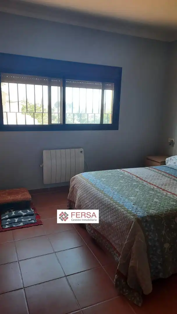 Dormitori de Casa adosada en venda en El Puerto de Santa María amb Aire condicionat, Calefacció i Jardí privat