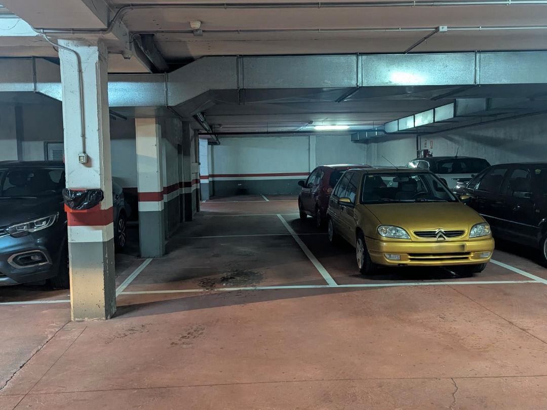 Garage for rent in Calle Fernando Alonso Díaz, 38, Santo Domingo - El Campillín