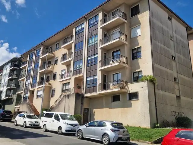 Vista exterior de Piso en venta en Teo con Calefacción, Parquet y Trastero