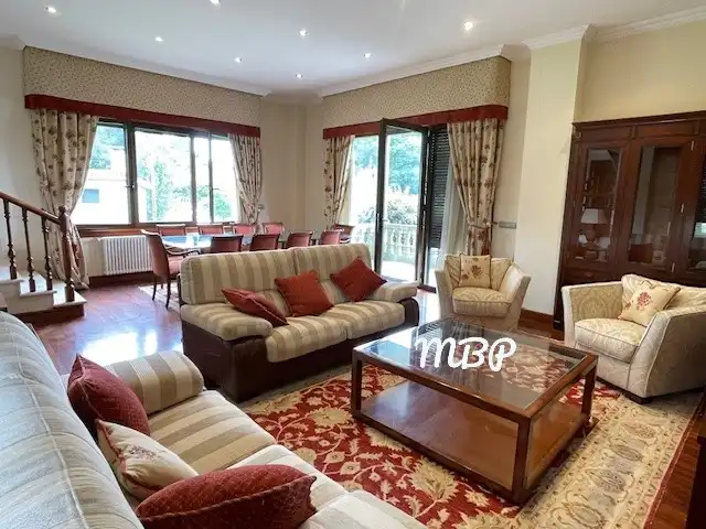 Sala d'estar de Casa o xalet en venda en Pontevedra Capital  amb Moblat