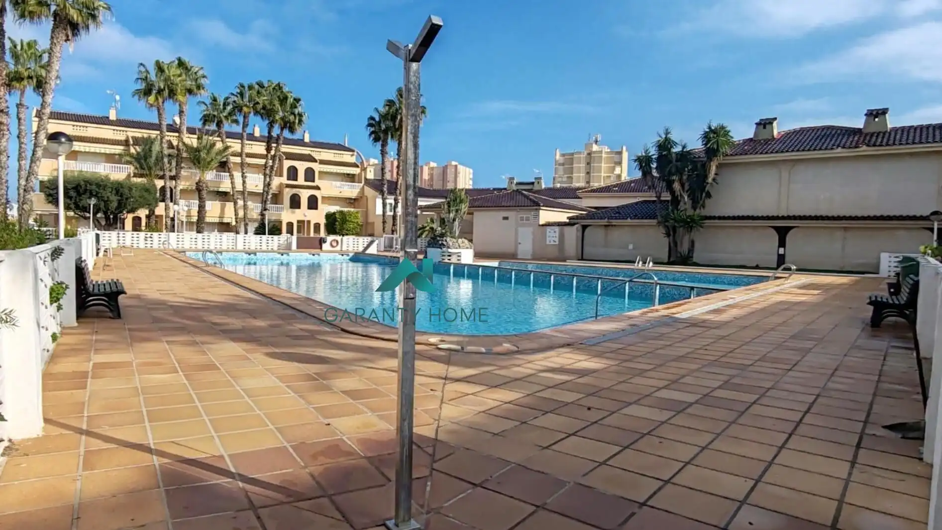 Piscina de Planta baja en venta en La Manga del Mar Menor con Jardín privado, Amueblado y Balcón