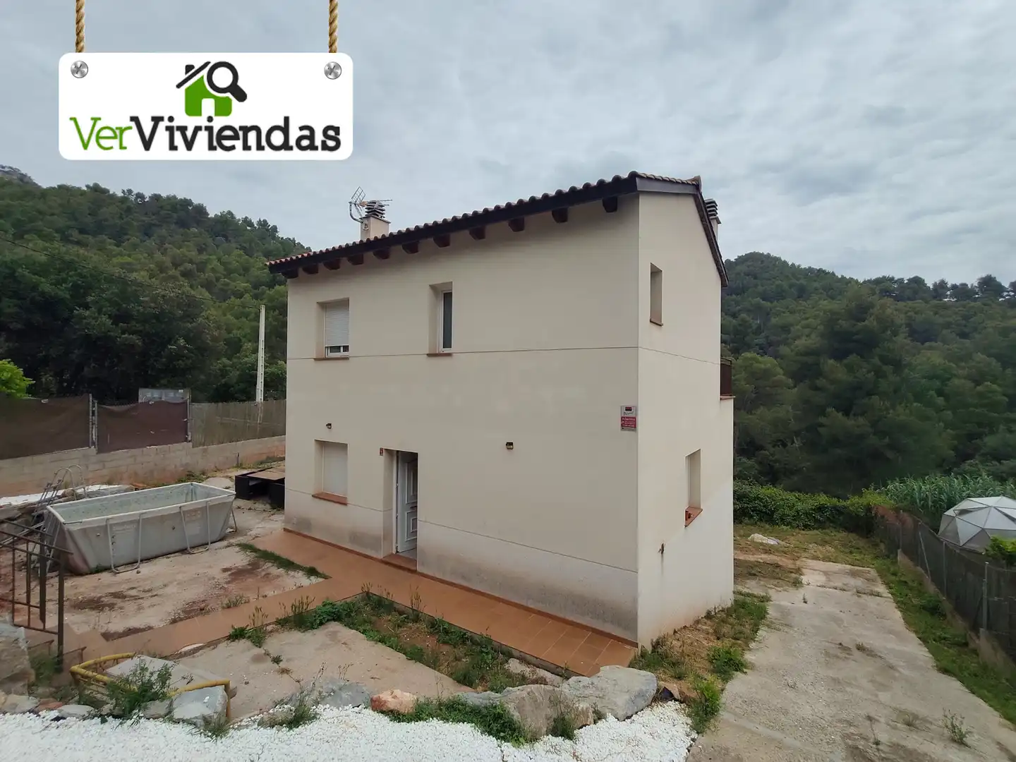 Vista exterior de Casa o chalet en venta en Corbera de Llobregat con Calefacción, Jardín privado y Parquet