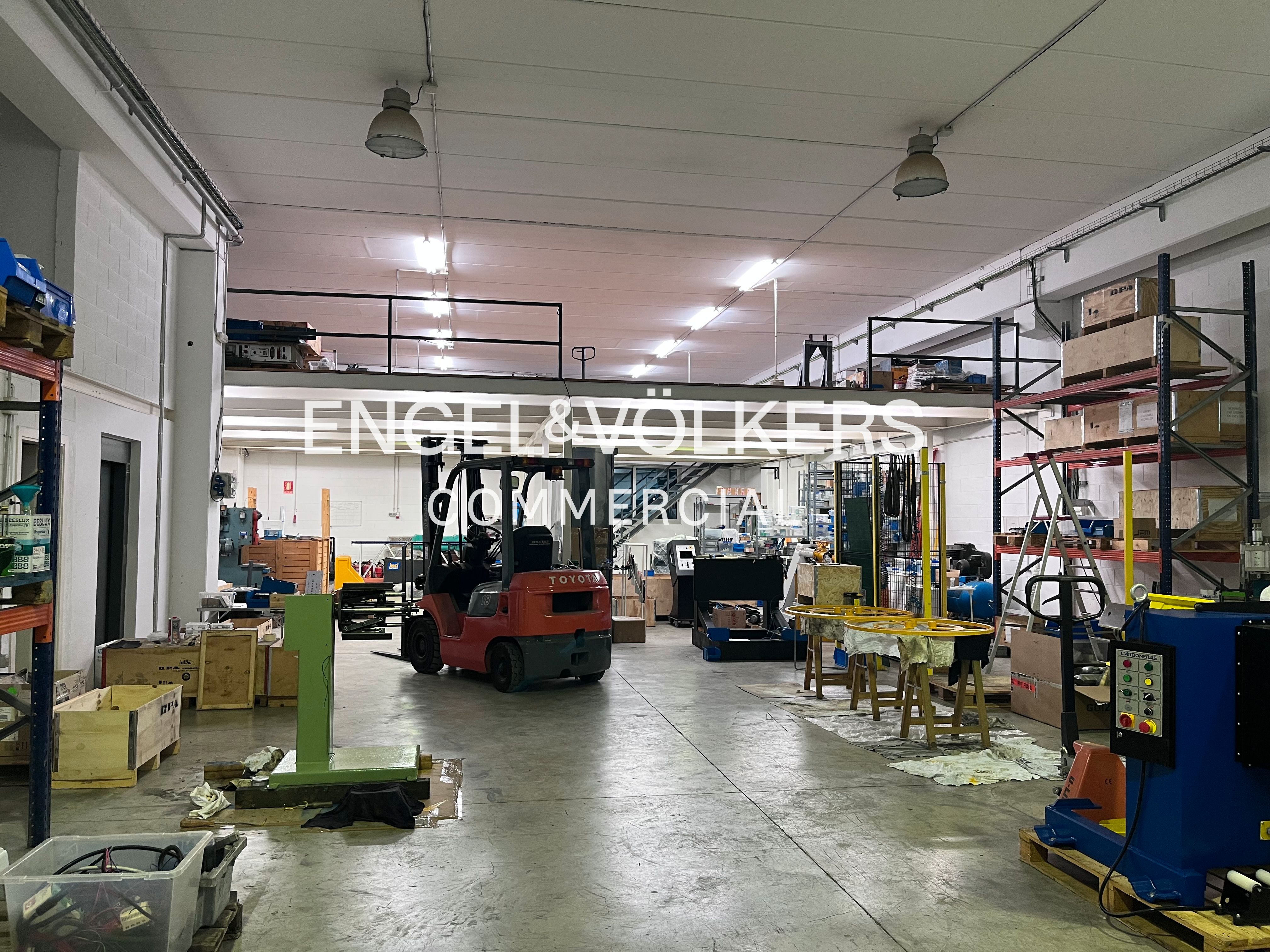 Nau industrial en venda en Badalona