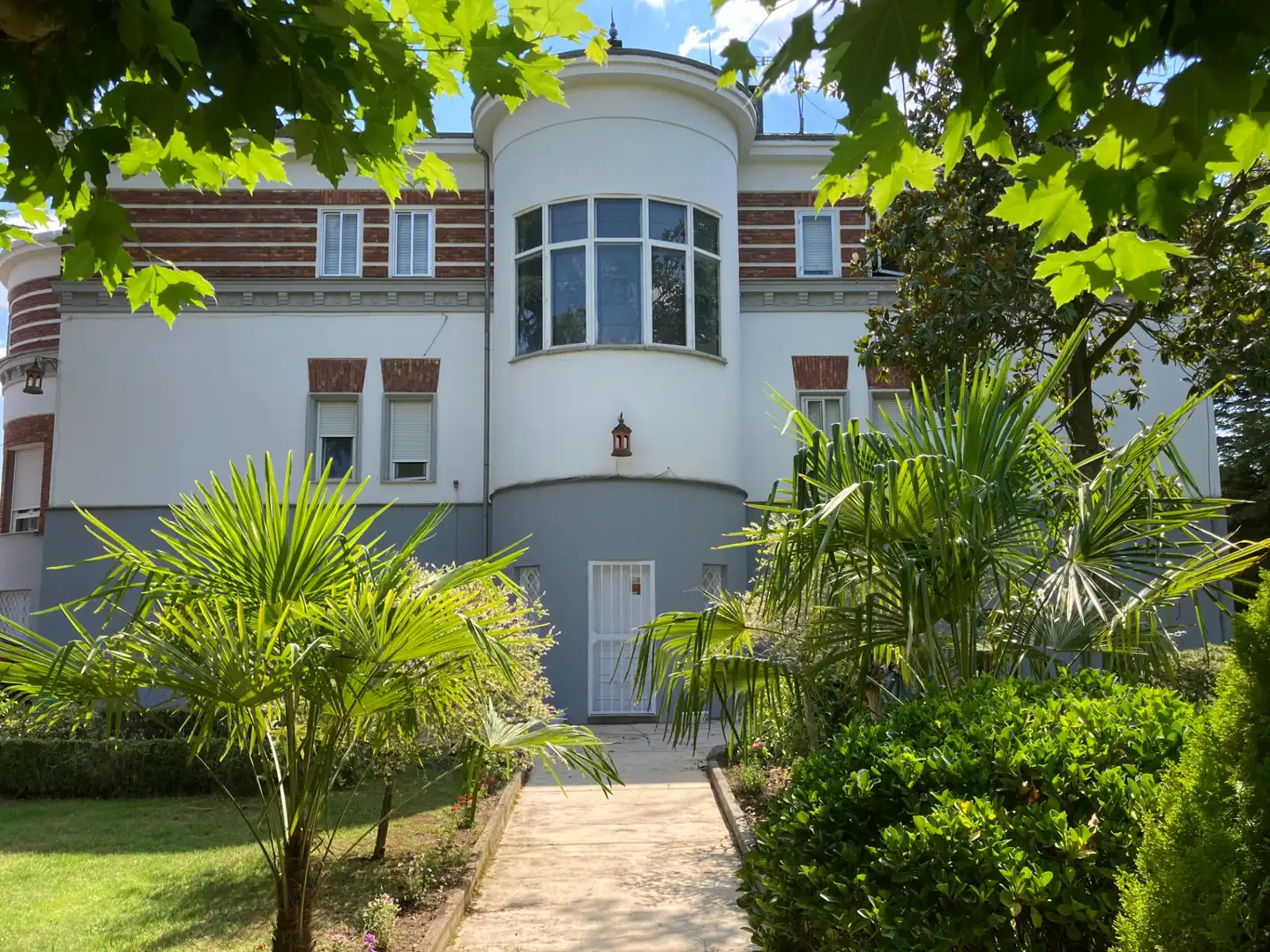 Vista exterior de Casa o chalet en venta en León Capital  con Calefacción, Jardín privado y Horno