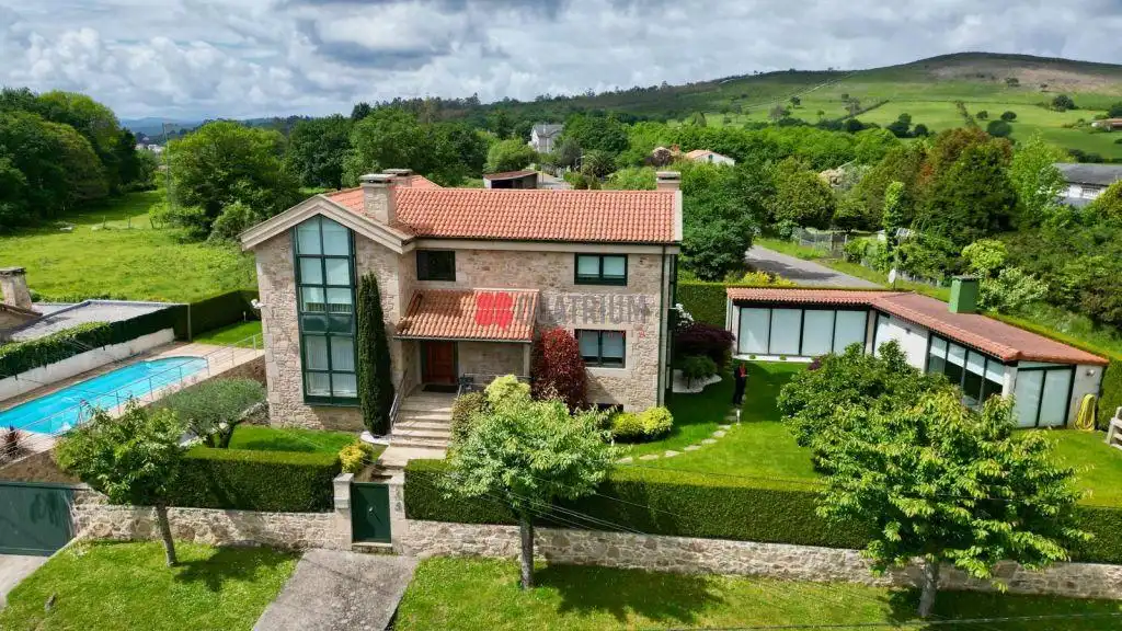 Exterior view of Houses for sale in Santiago de Compostela   with Heating, Private garden and Storage room