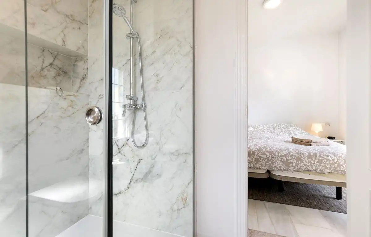 Baño de Apartamento en venta en Torremolinos con Aire acondicionado, Amueblado y Piscina comunitaria