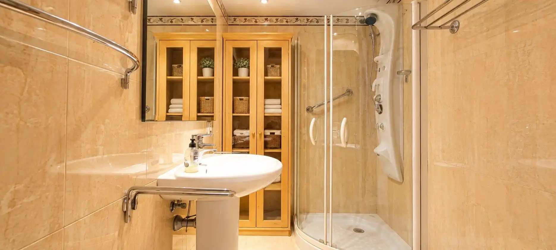 Bathroom of Flat for sale in Llevant