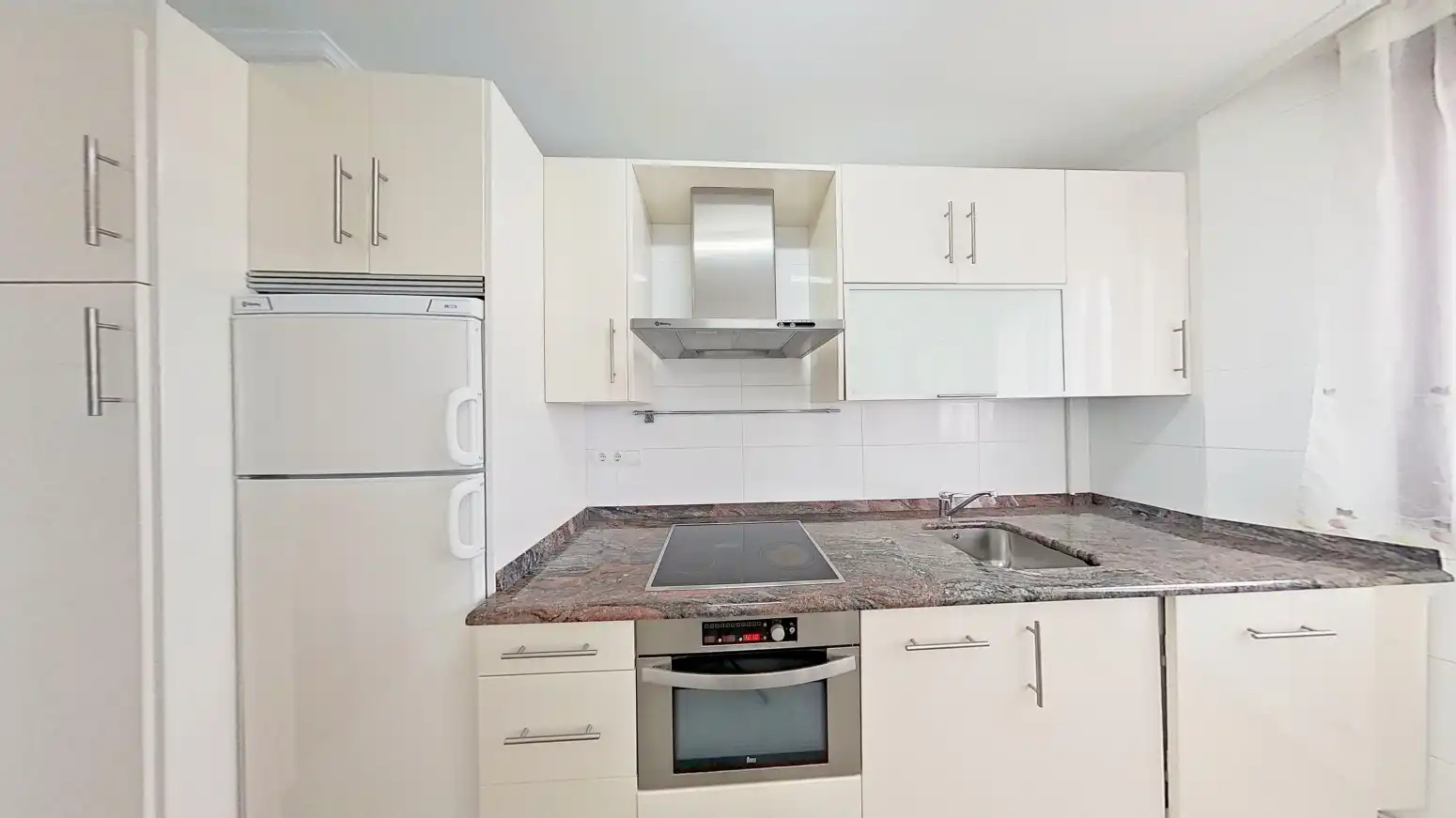Cocina de Ático en venta en Santander con Calefacción, Jardín privado y Parquet