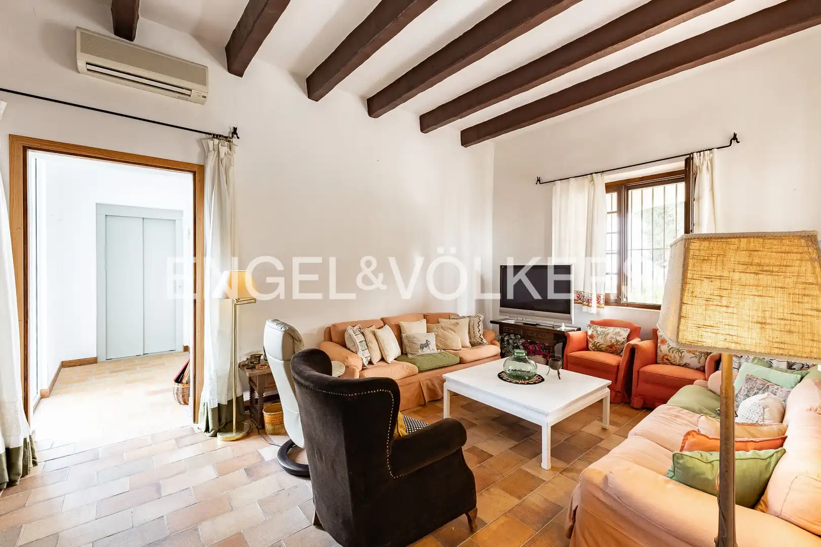 Wohnzimmer von Country house zum Verkauf in Mataró mit Heizung, Privatgarten und Terrasse