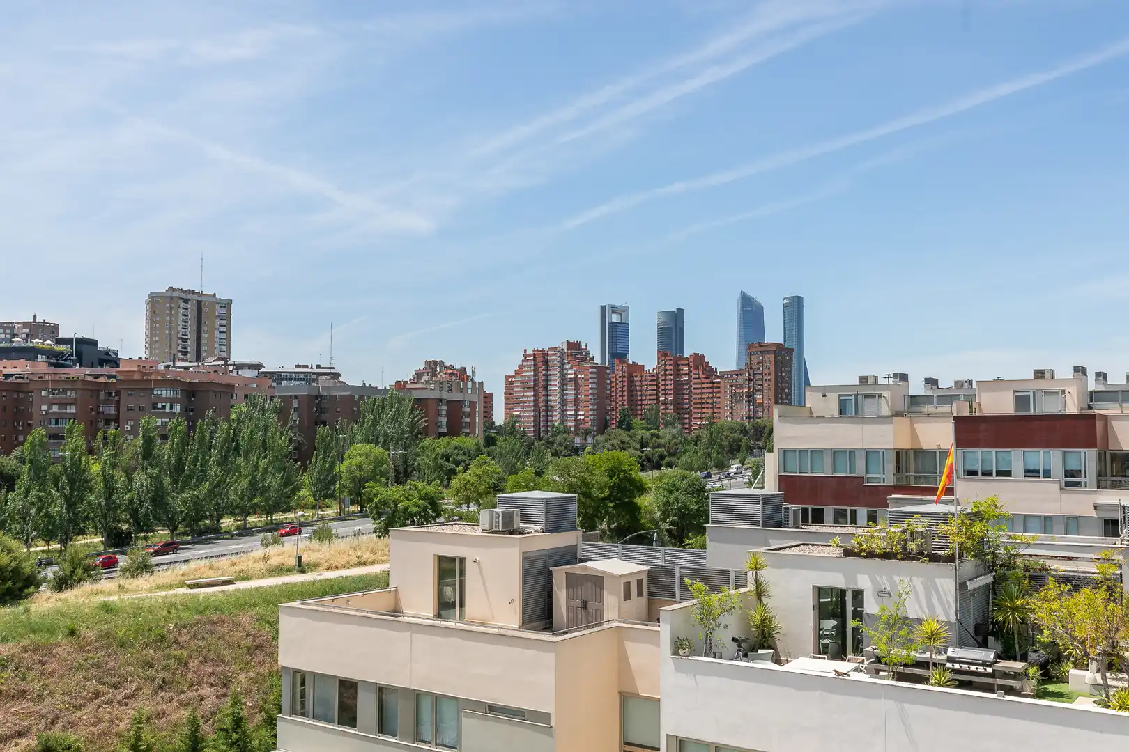 Vista exterior de Àtic en venda en Madrid amb Aire condicionat, Calefacció i Terrassa