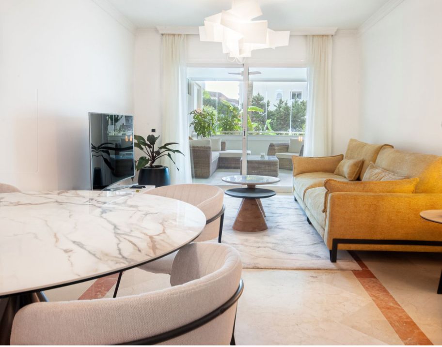 Sala d'estar de Pis en venda en Marbella amb Terrassa, Moblat i Forn