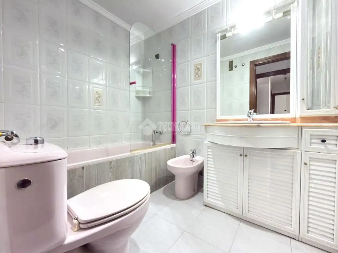 Baño de Piso en venta en Málaga con Terraza y Piscina comunitaria